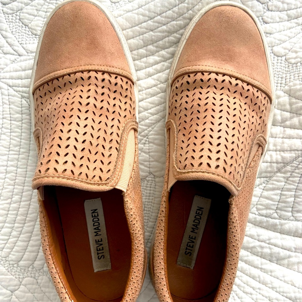 Good condition Steve Madden slides